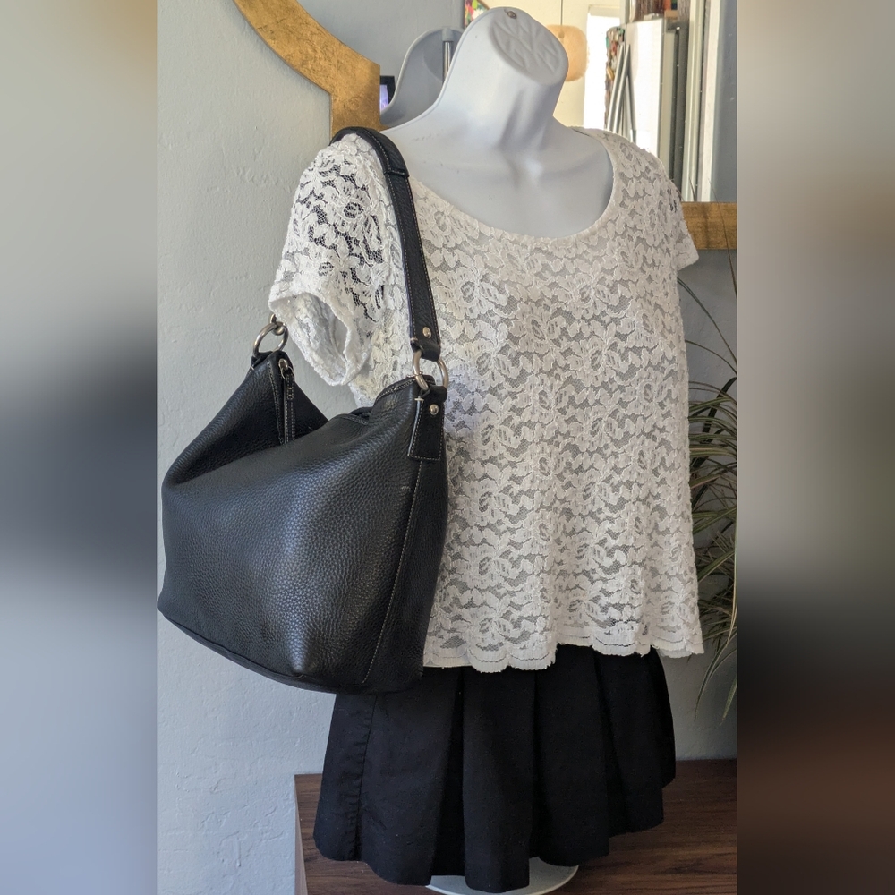 Vintage Coach Black Leathe Shoulder Bag.